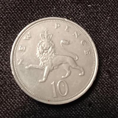 TWO 1969 D-G-REG-F-D ELIZABETH II 10 NEW PENCE