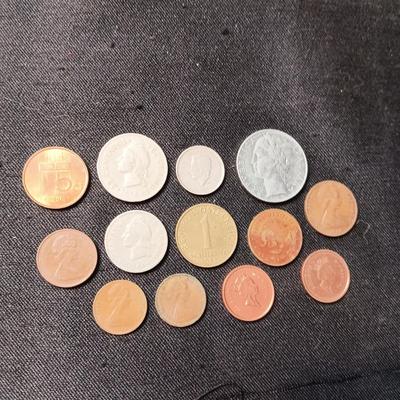 A GROUP OF FOREIGN COINS