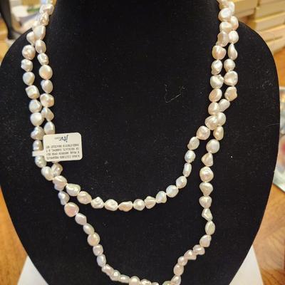 Necklace bracelet earrings set.
