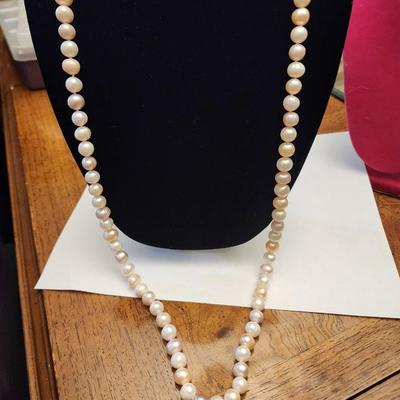 Multi colored cultured pearl necklace
