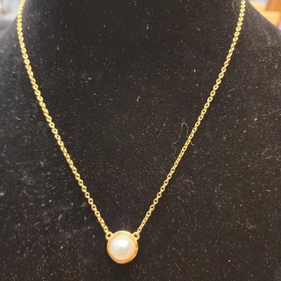 Multi cultured pendant necklace.