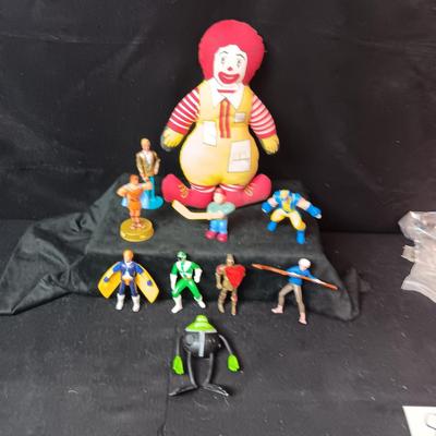 12" PLUSH RONALD MCDONALD AND SEVERAL HAPPY MEAL FIGURES