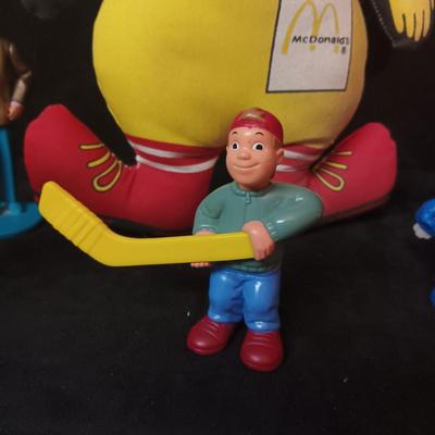 12" PLUSH RONALD MCDONALD AND SEVERAL HAPPY MEAL FIGURES