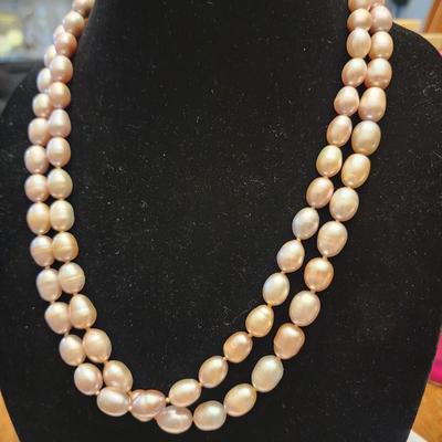 Pink/lavender cultured pearl necklace with two set earrings