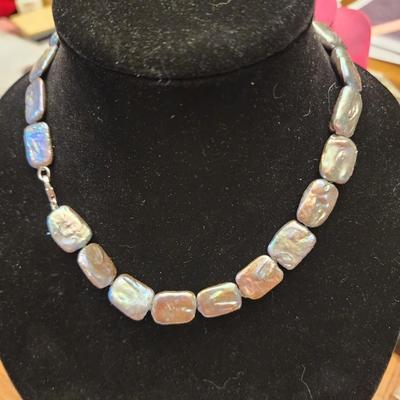 Dark mother of pearl necklace
