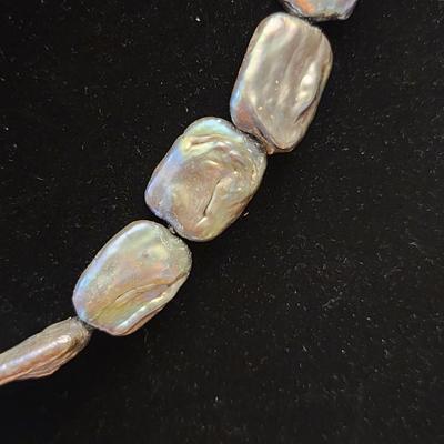 Dark mother of pearl necklace