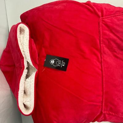 Lot H 301 NWT The Comfy Original Blanket Sweatshirt Slipper Socks and Throw Blanket