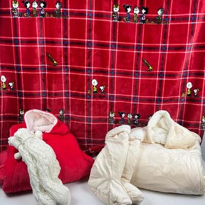 Lot H 302 Two The Comfy Original Blanket Sweatshirts Peanuts Throw Blanket The Comfy Slipper Socks Throw Blanket