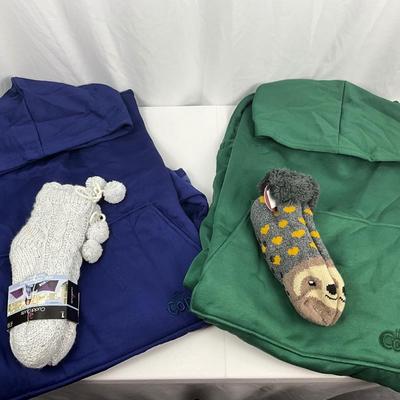 Lot H 303 New The Comfy Original Blanket. Sweatshirts Two Pairs of Slipper Socks