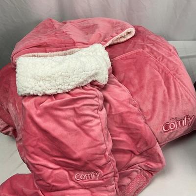Lot H 304 New IN Package The Comfy Original Blanket Sweatshirts and Slipper Socks