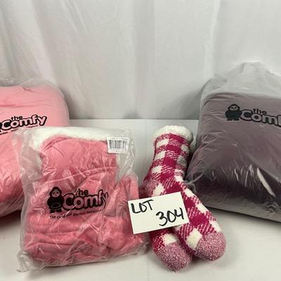 Lot H 304 New IN Package The Comfy Original Blanket Sweatshirts and Slipper Socks