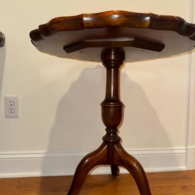 349 Vintage Queen Anne Style Mahogany Pie Crust Table