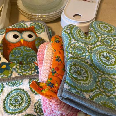 Tupperware with miscellaneous kitchen items