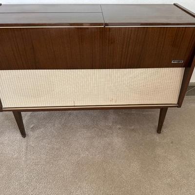 Vintage Grindig stereo and record player