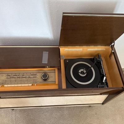 Vintage Grindig stereo and record player