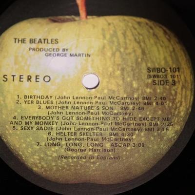 1968 BEATLES "WHITE ALBUM" APPLE RECORDS RECORDED IN ENGLAND POSTER /PHOTOS/LYRICS INCLUDED