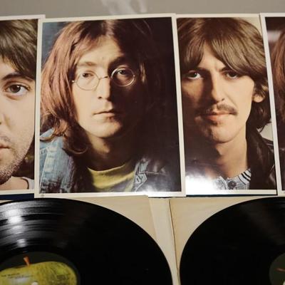 1968 BEATLES "WHITE ALBUM" APPLE RECORDS RECORDED IN ENGLAND POSTER /PHOTOS/LYRICS INCLUDED