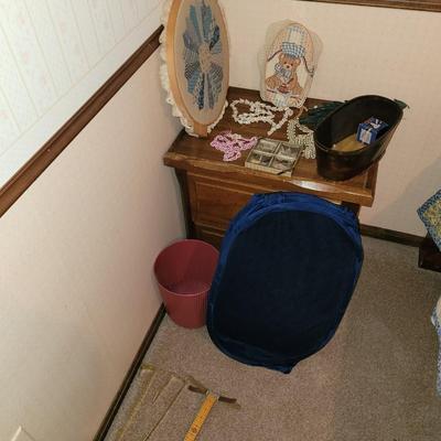 Lot of smalls and collectables