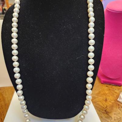 White cultured pearl necklace