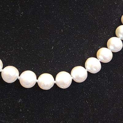 Silver cultured pearl necklace
