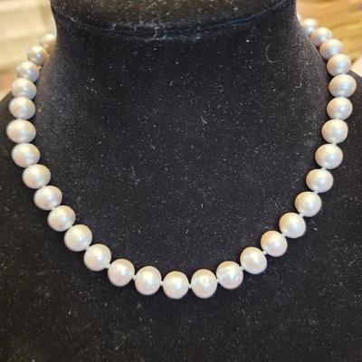 Silver cultured pearl necklace