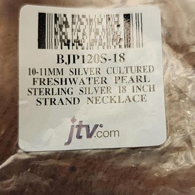 Silver cultured pearl necklace