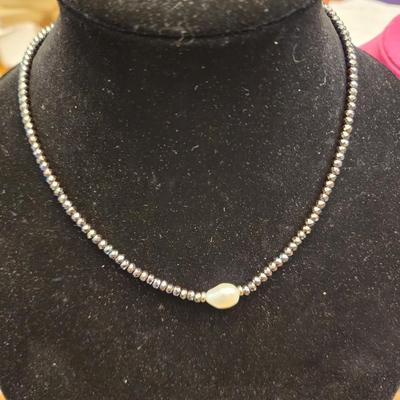 Pearl pendant necklace