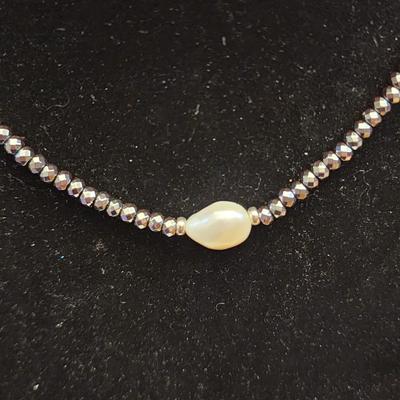 Pearl pendant necklace