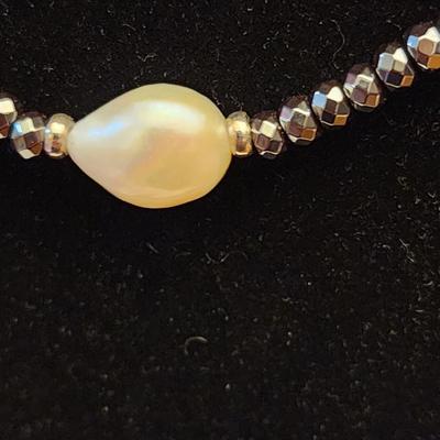 Pearl pendant necklace