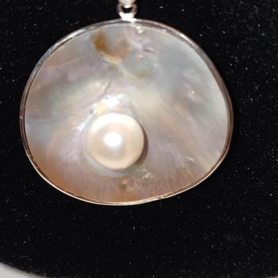 White mother of pearl and pearl pendant necklace