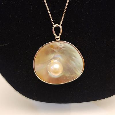White mother of pearl and pearl pendant necklace
