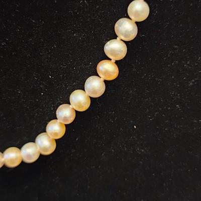 Cultured pearl multi colors necklace.