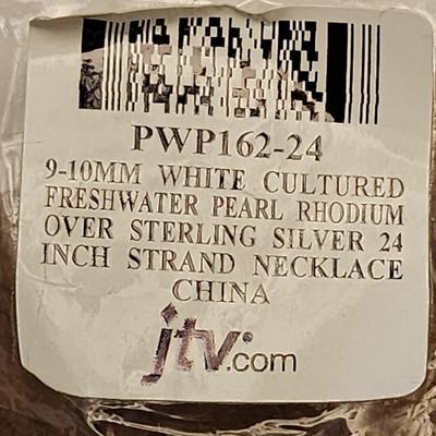 White cultured pearl necklace
