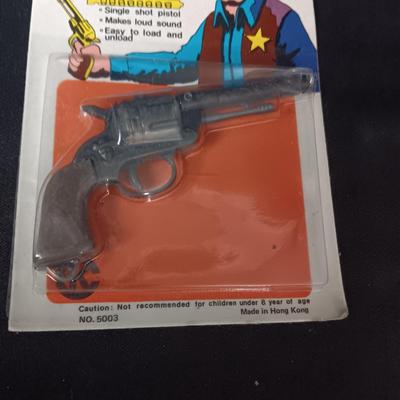UNOPENED DIE-CAST COWBOY CAP GUN