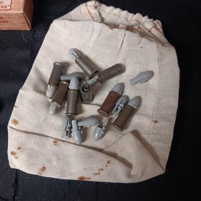 TOY BRASS AND PLASTIC BULLETS AND A BOX OF THUNDERCAPS
