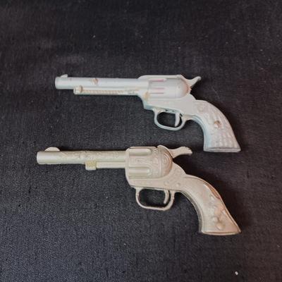 SMOKEY AND DAISY TOY METAL GUNS