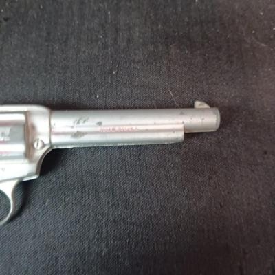SMOKEY AND DAISY TOY METAL GUNS