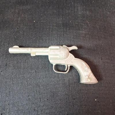 SMOKEY AND DAISY TOY METAL GUNS