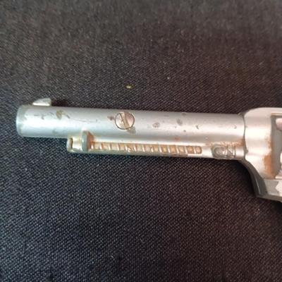 SMOKEY AND DAISY TOY METAL GUNS