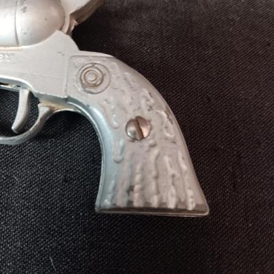 SMOKEY AND DAISY TOY METAL GUNS