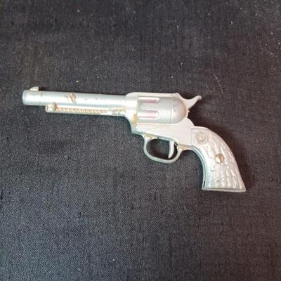 SMOKEY AND DAISY TOY METAL GUNS