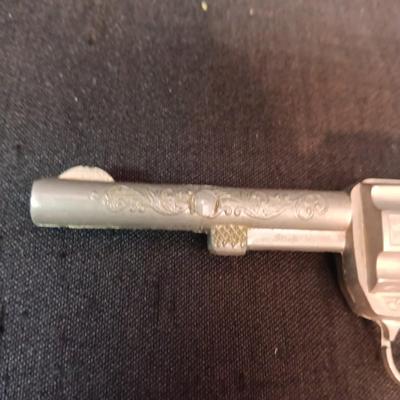SMOKEY AND DAISY TOY METAL GUNS