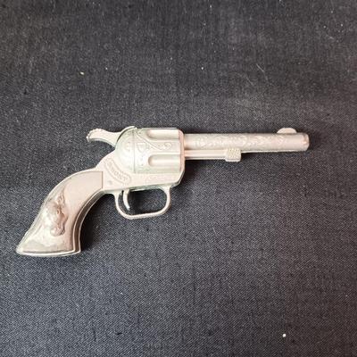 SMOKEY AND DAISY TOY METAL GUNS