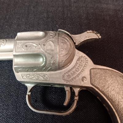 SMOKEY AND DAISY TOY METAL GUNS