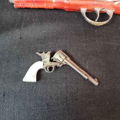 HUBLEY FLINTLOCK JR W/BAKELITE STOCK AND 2 OTHER TOY GUNS