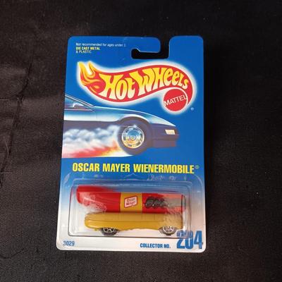 UNOPENED OSCAR MEYER WIENERMOBILE HOT WHEELS