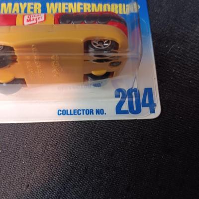 UNOPENED OSCAR MEYER WIENERMOBILE HOT WHEELS