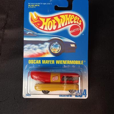 UNOPENED OSCAR MEYER WIENERMOBILE HOT WHEELS