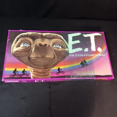 ET. VINTAGE BOARD GAME