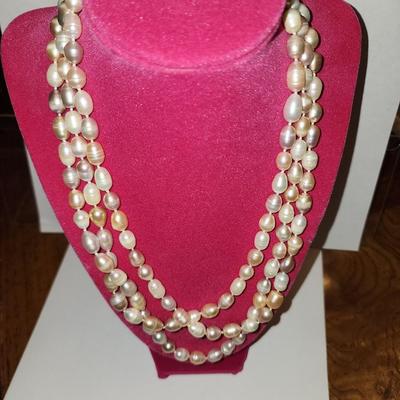 Cultured pearl multi color necklace